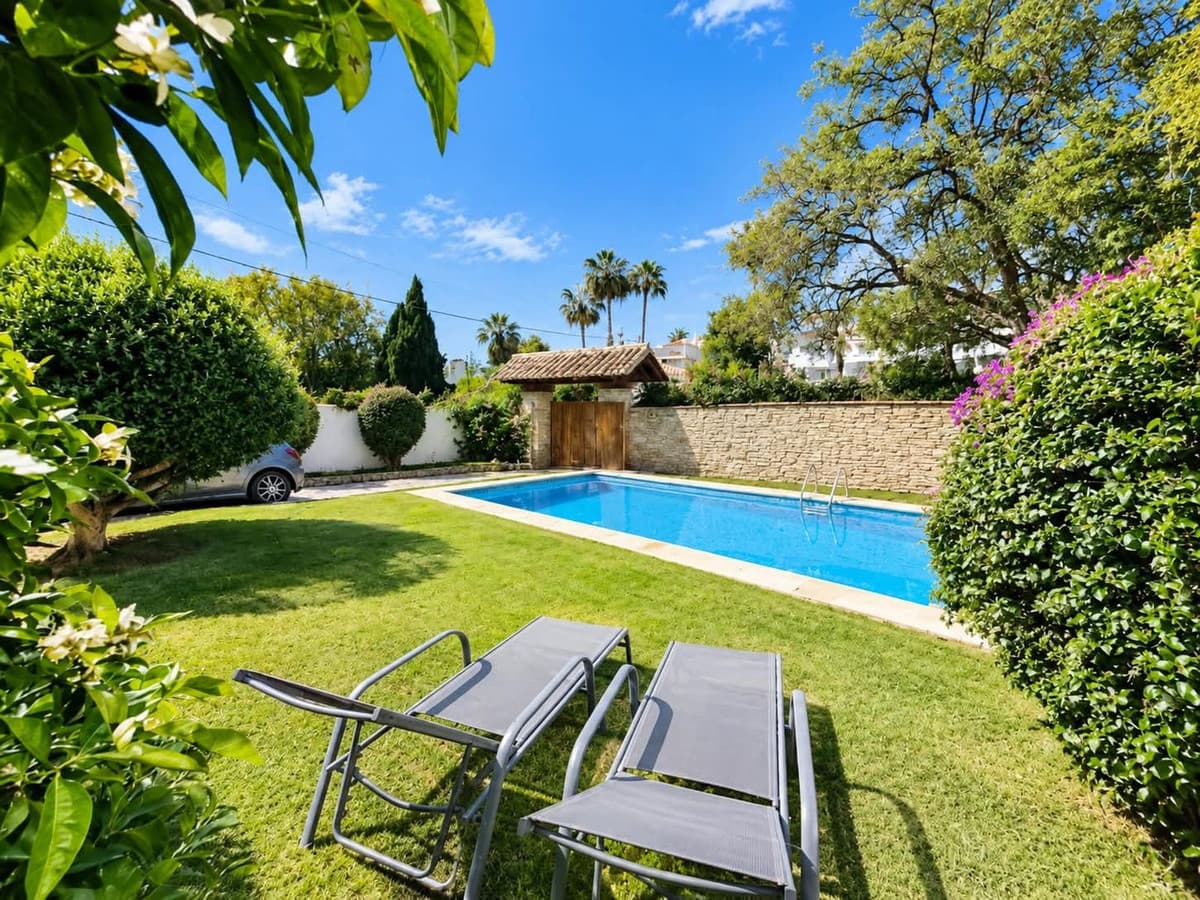 Semi-Detached House in Nueva Andalucía — photo 1 of 10
