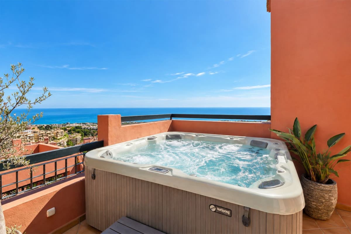 Penthouse Duplex in Calahonda — photo 7 of 10