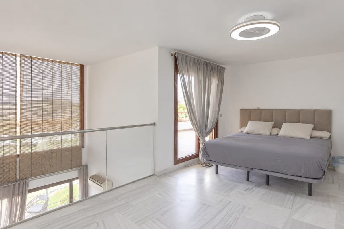 Penthouse Duplex in Benahavís — photo 8 of 10