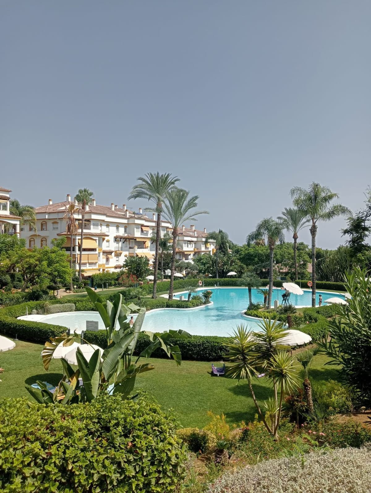 Middle Floor Apartment in Marbella — photo 1 of 10