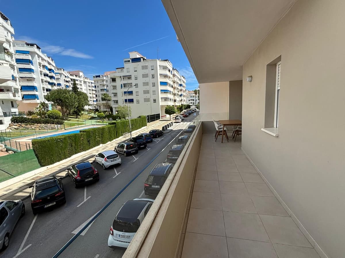 Middle Floor Apartment in Marbella — photo 3 of 10