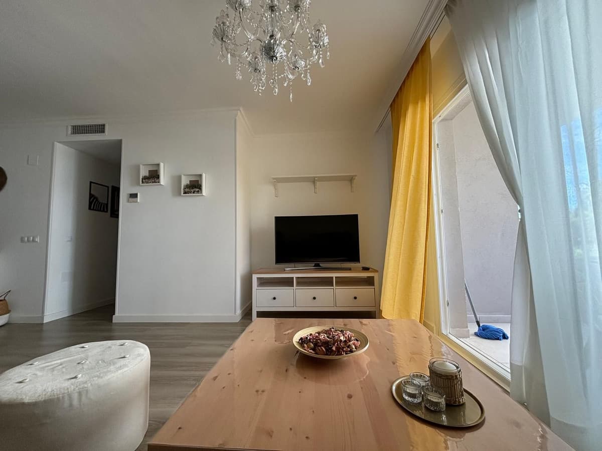 Middle Floor Apartment in Marbella — photo 4 of 10