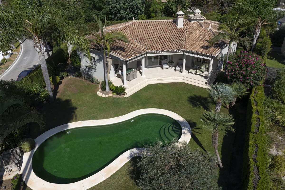 Detached Villa in Marbella — photo 1 of 10