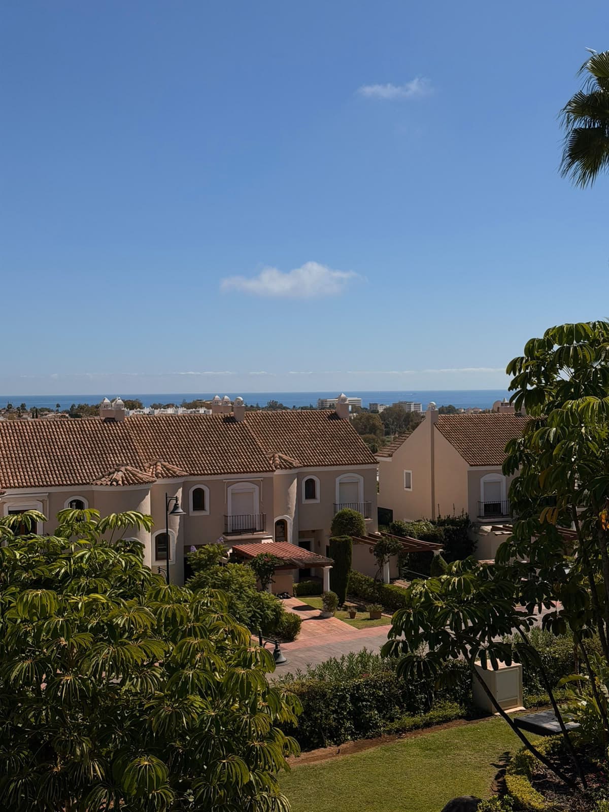 Townhouse in El Paraiso — photo 1 of 5