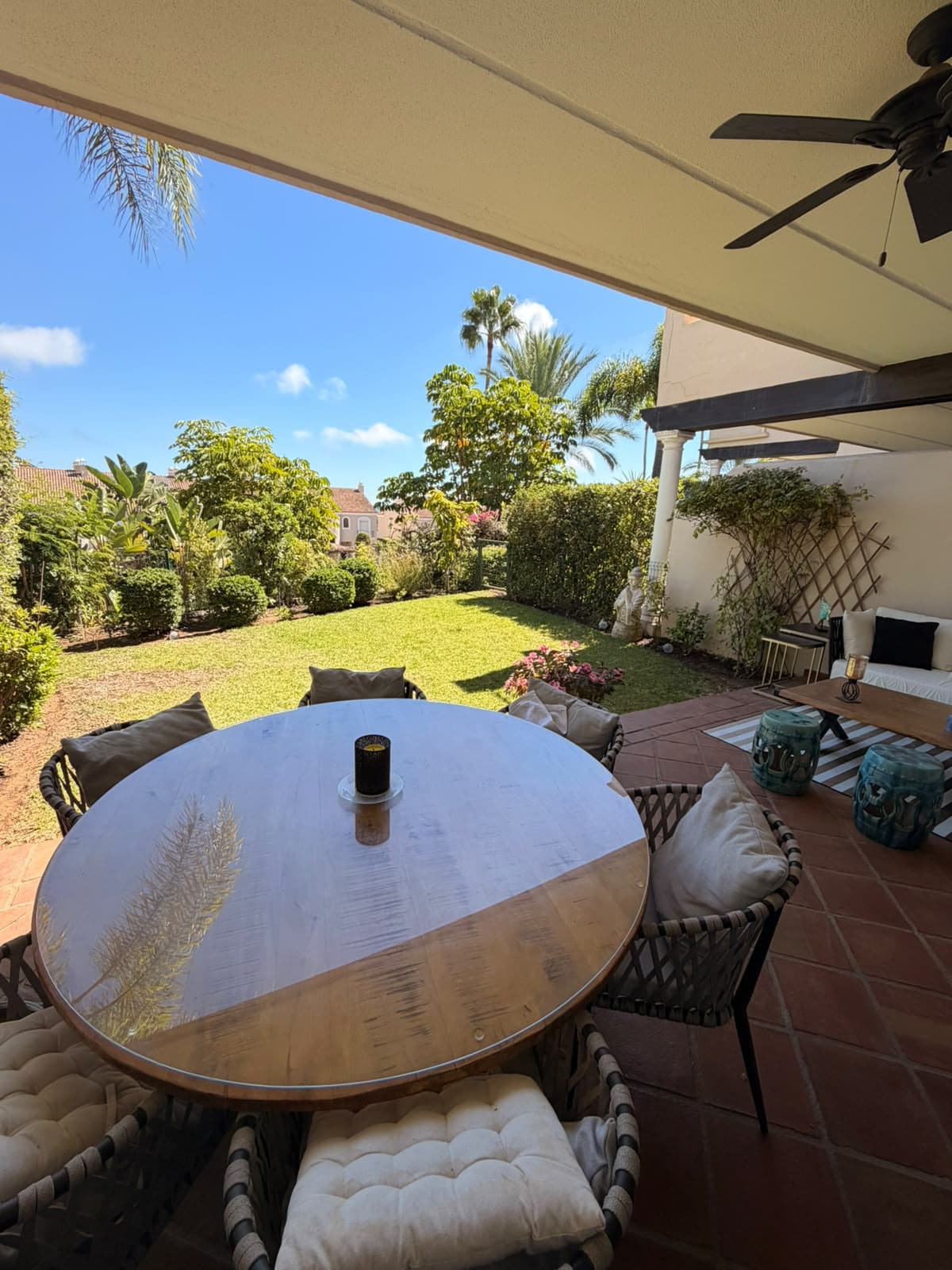 Townhouse in El Paraiso — photo 2 of 5