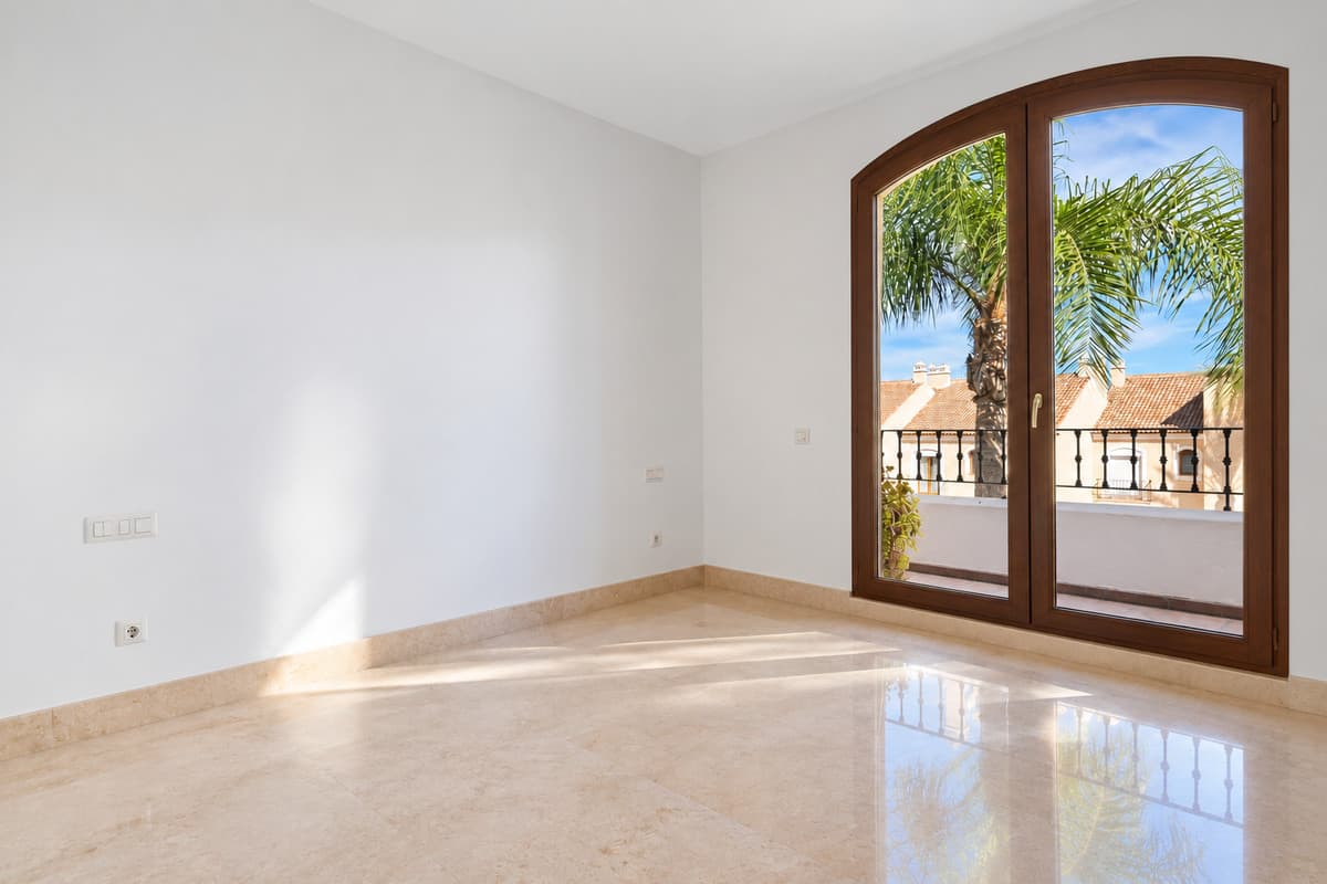 Townhouse in El Paraiso — photo 4 of 5