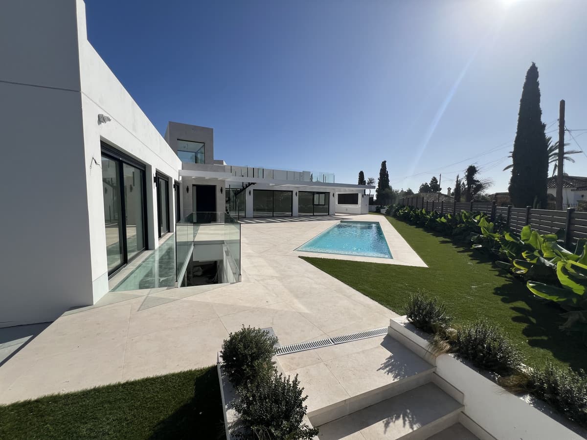 Detached Villa in El Chaparral — photo 7 of 10