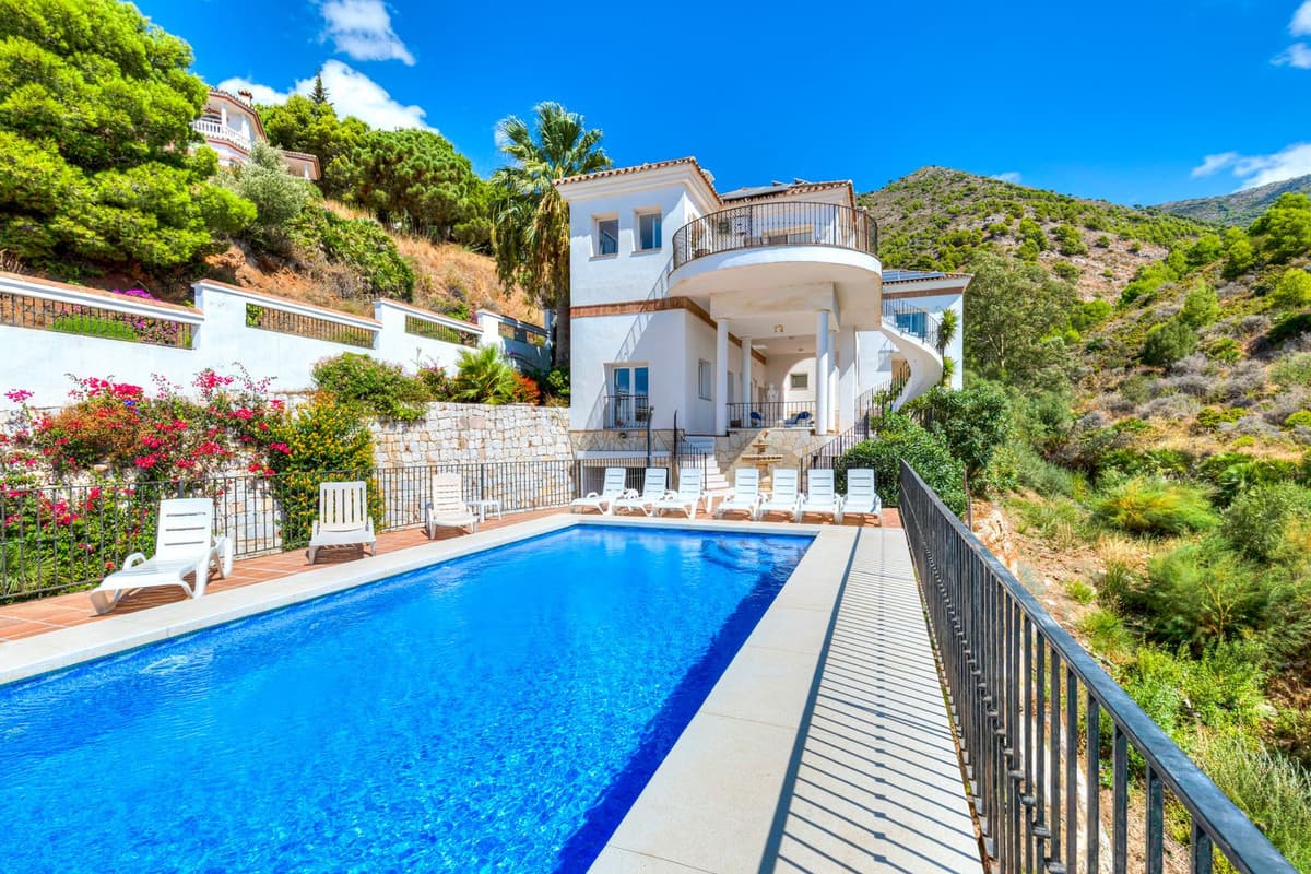 Detached Villa in Valtocado — photo 1 of 10
