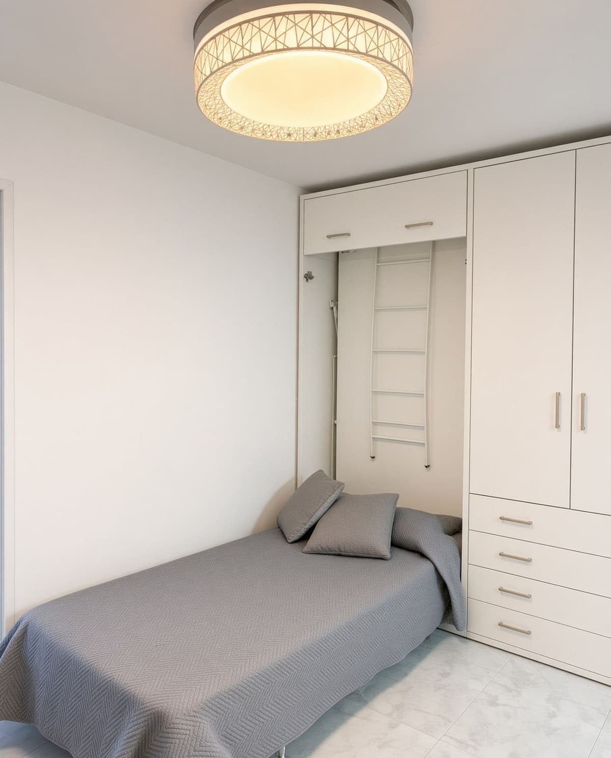 Middle Floor Apartment in Marbella — photo 5 of 9