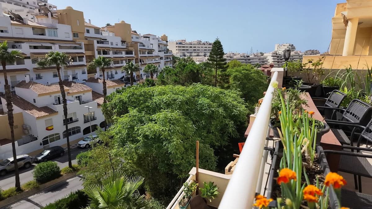 Middle Floor Apartment in Torrequebrada — photo 2 of 10