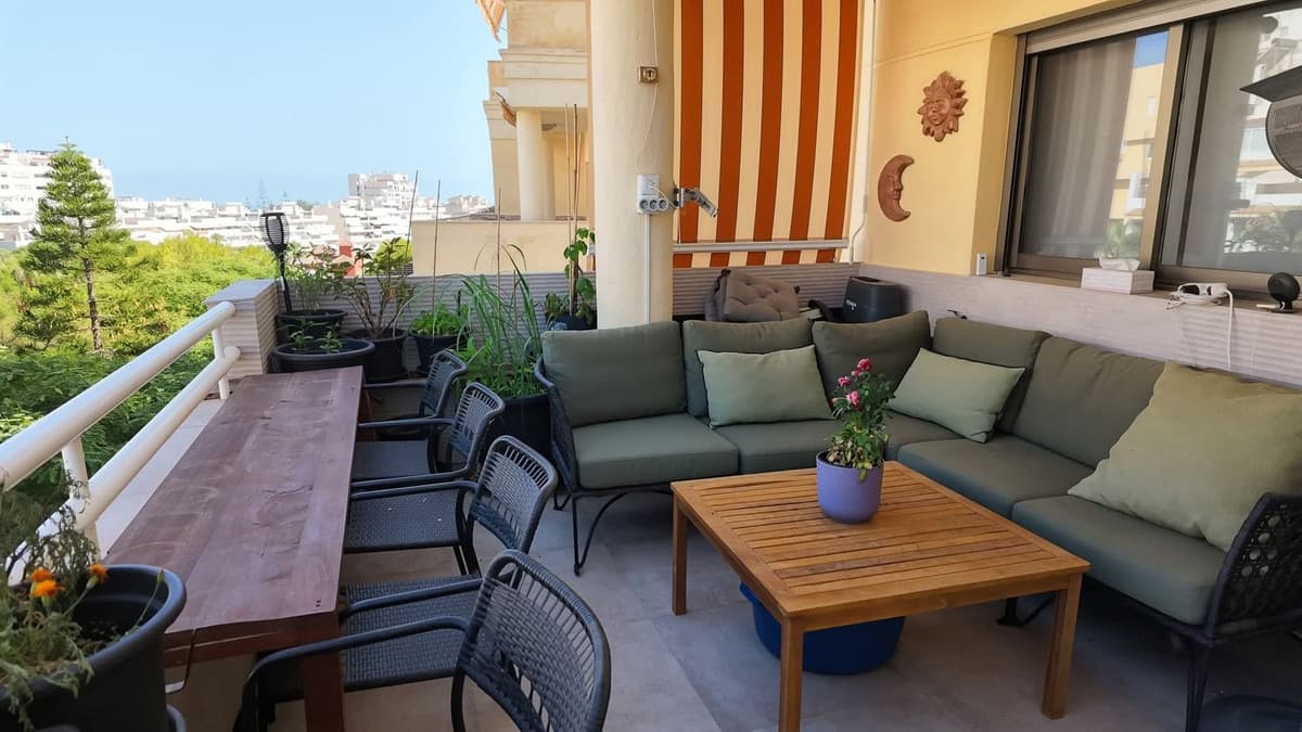 Middle Floor Apartment in Torrequebrada — photo 3 of 10