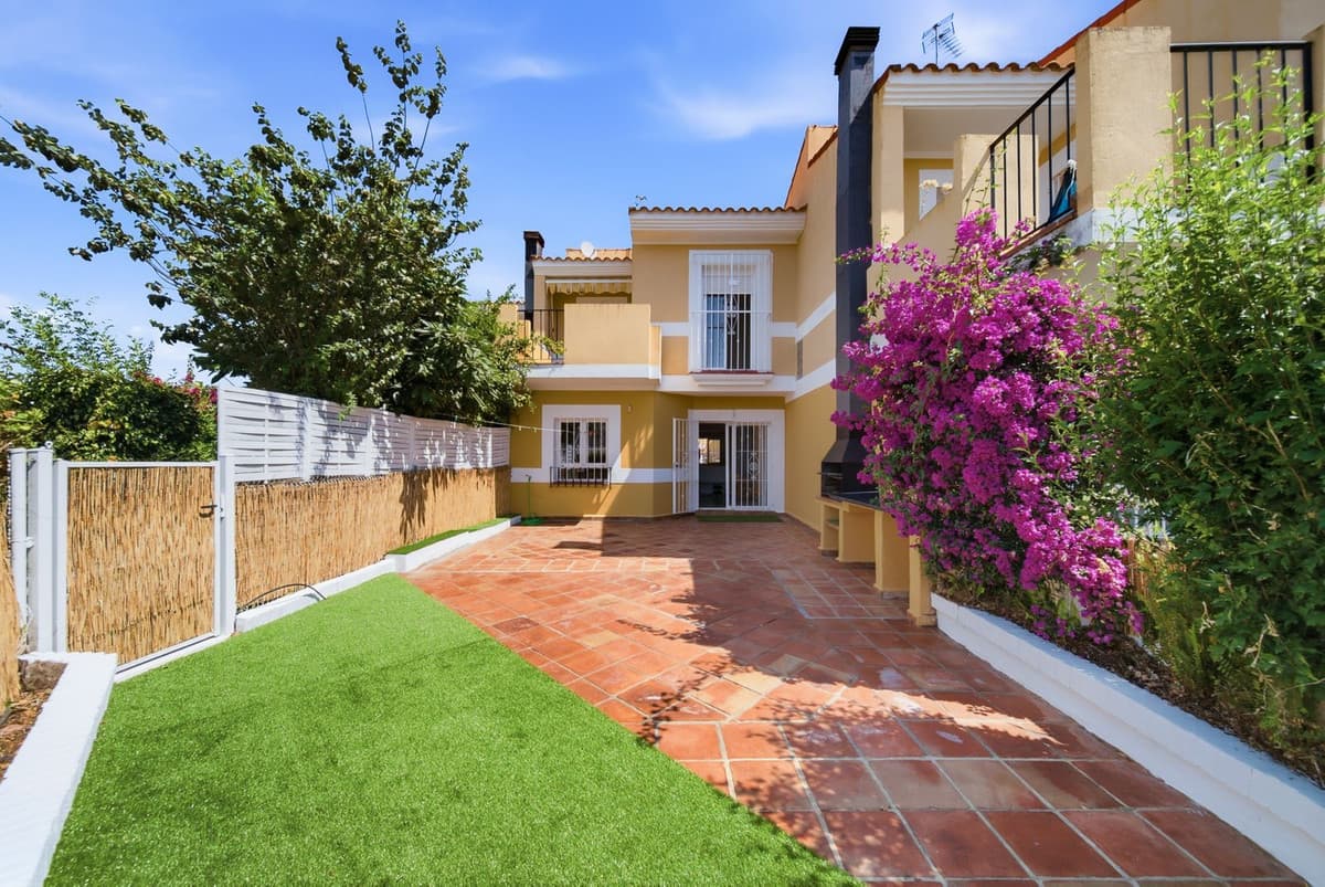 Townhouse in La Duquesa — photo 2 of 10