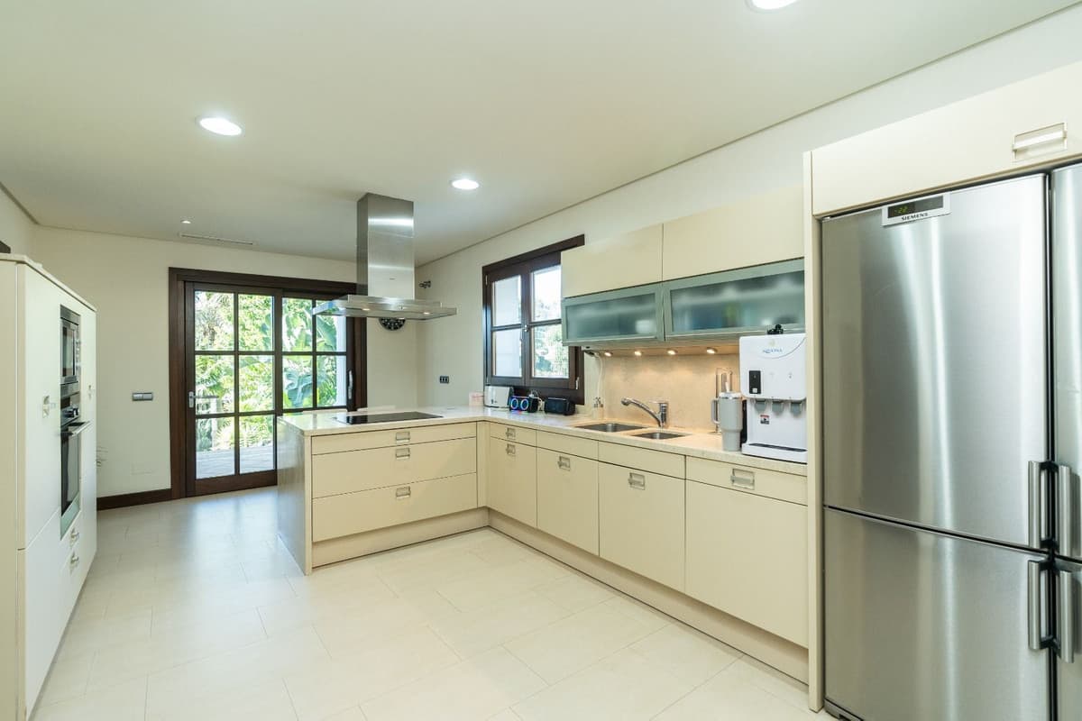 Detached Villa in Benahavís — photo 4 of 10