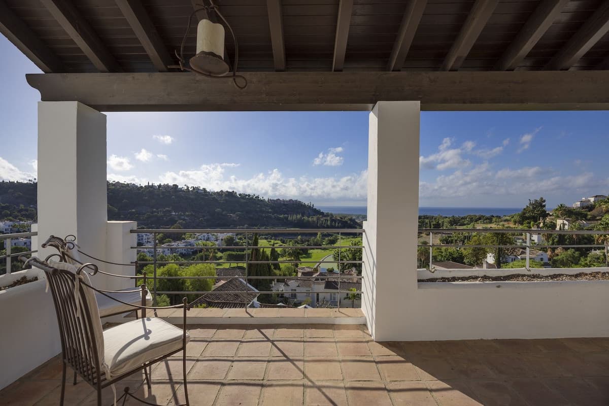 Detached Villa in Benahavís — photo 2 of 10