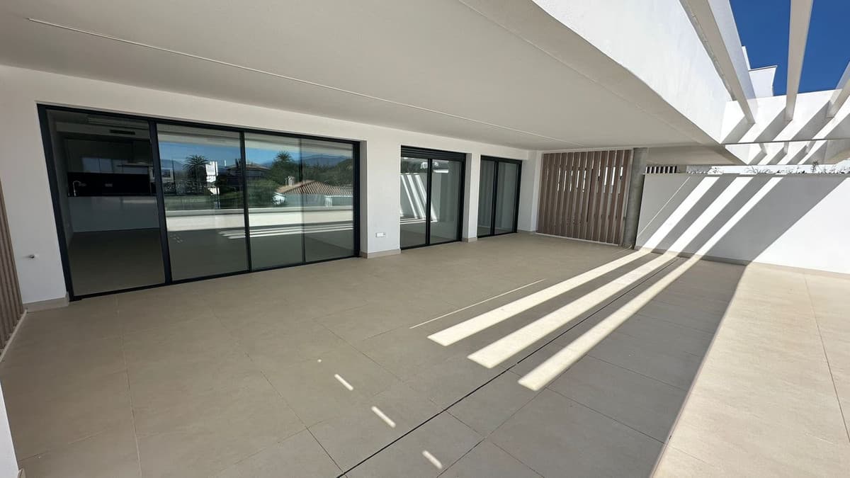 Middle Floor Apartment in Estepona — photo 1 of 8