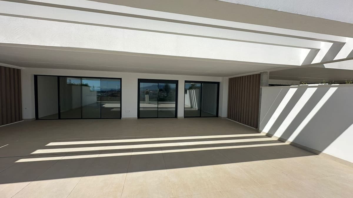 Middle Floor Apartment in Estepona — photo 2 of 8