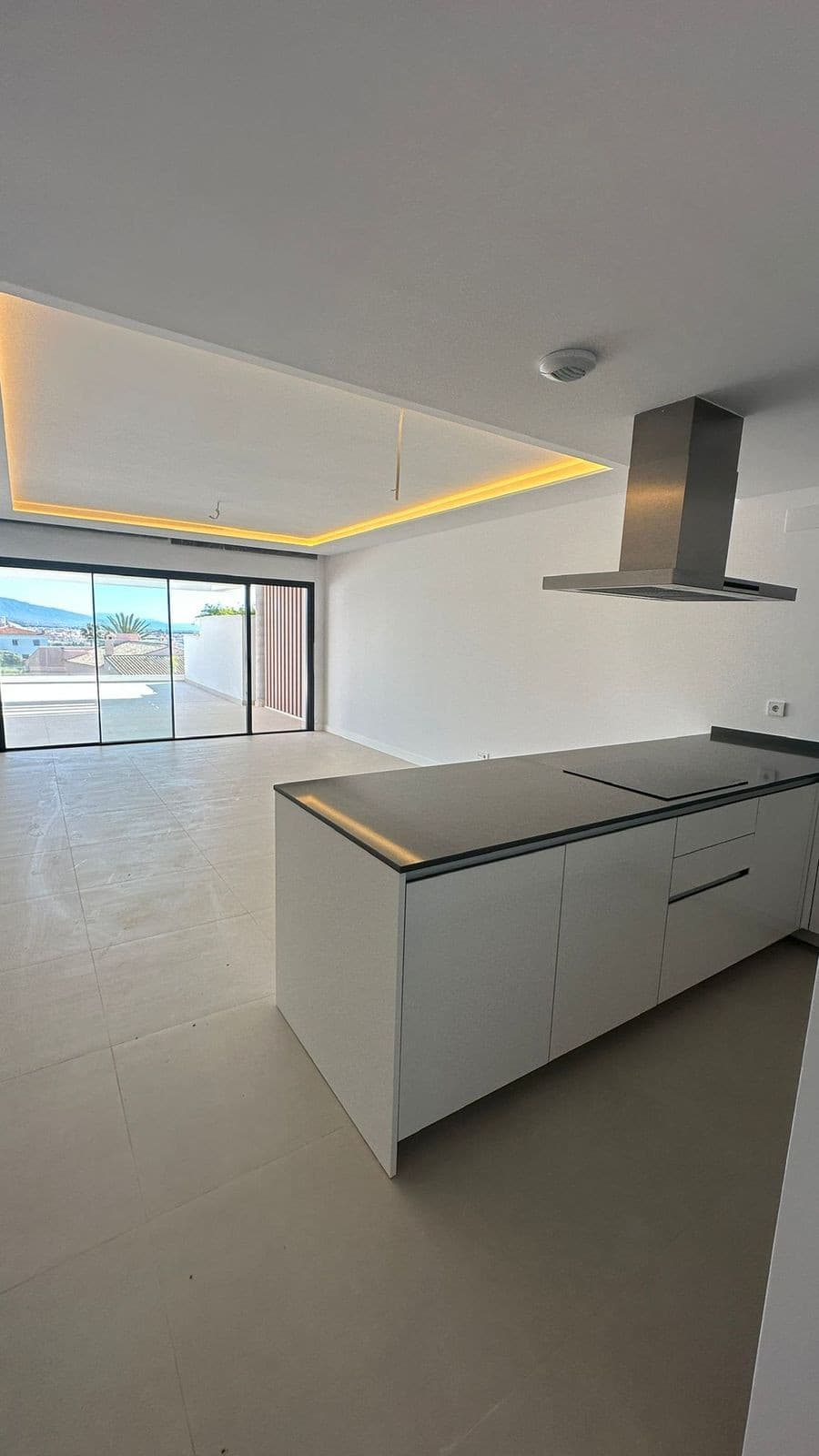Middle Floor Apartment in Estepona — photo 5 of 8