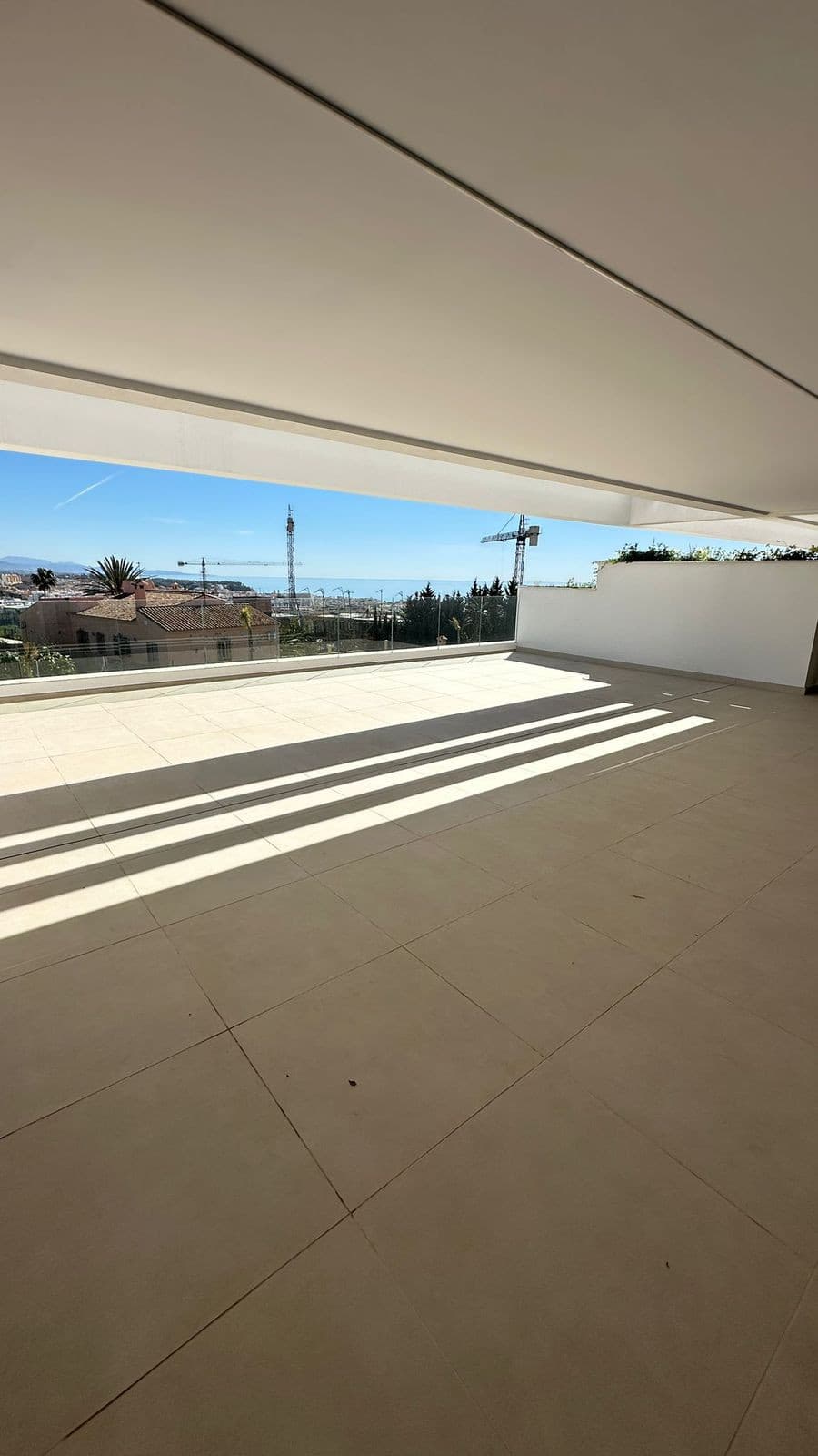 Middle Floor Apartment in Estepona — photo 6 of 8