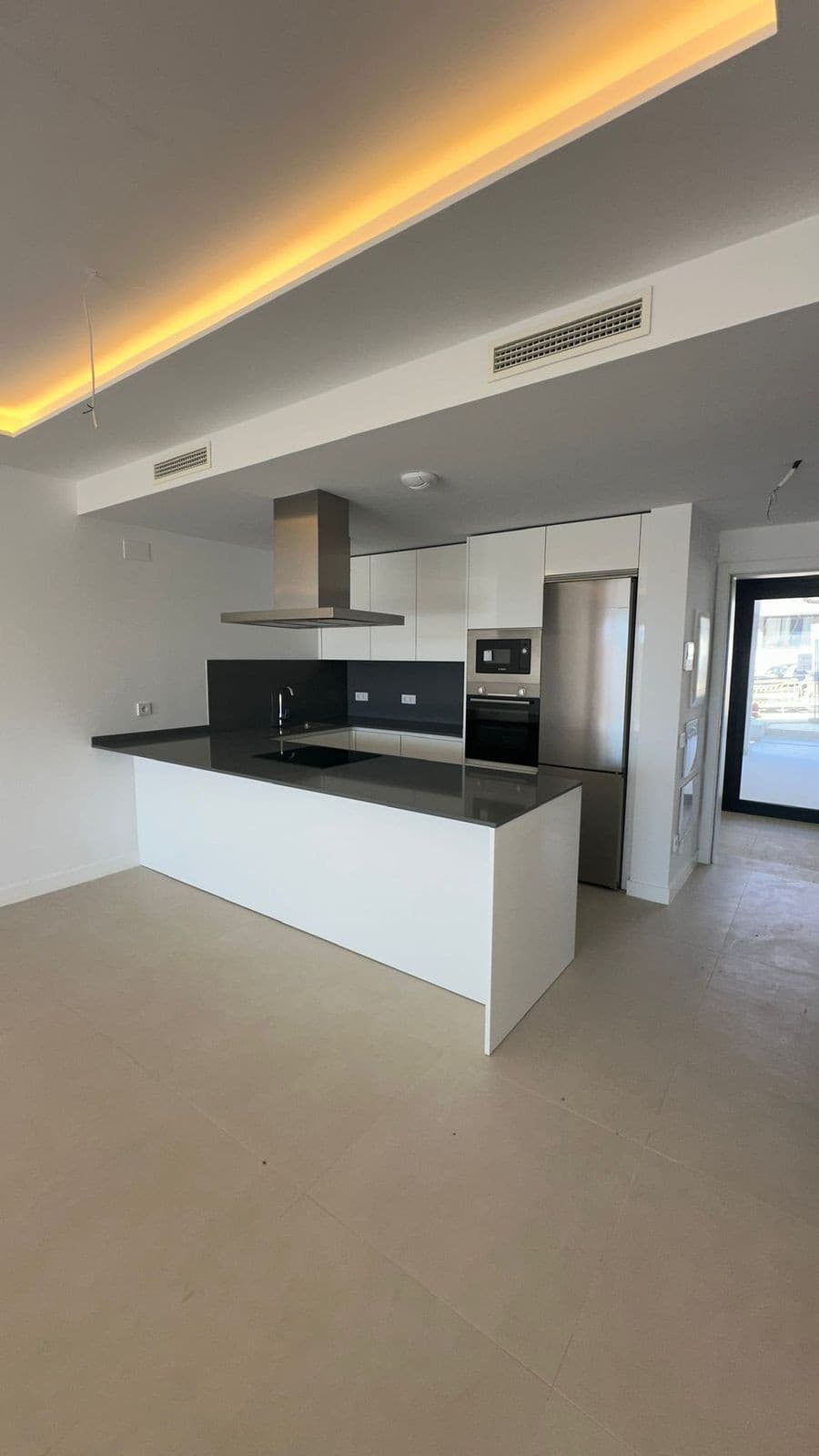 Middle Floor Apartment in Estepona — photo 7 of 8