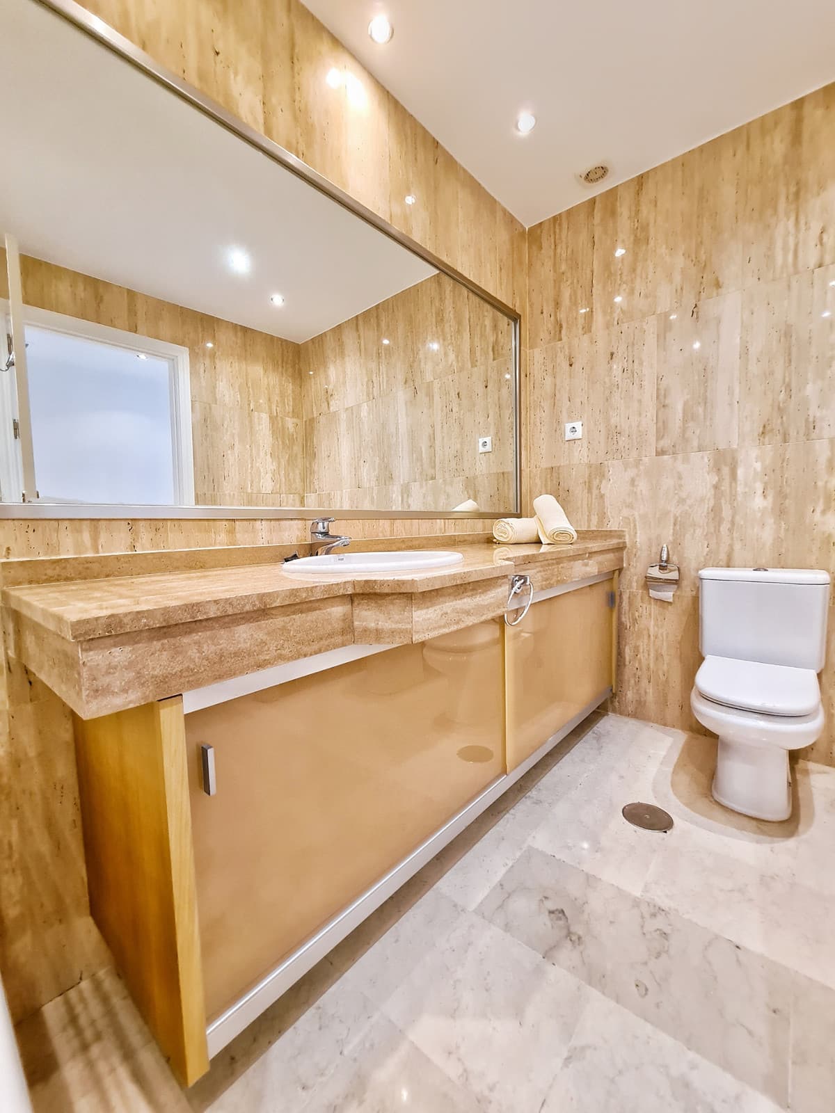 Middle Floor Apartment in Elviria — photo 5 of 10
