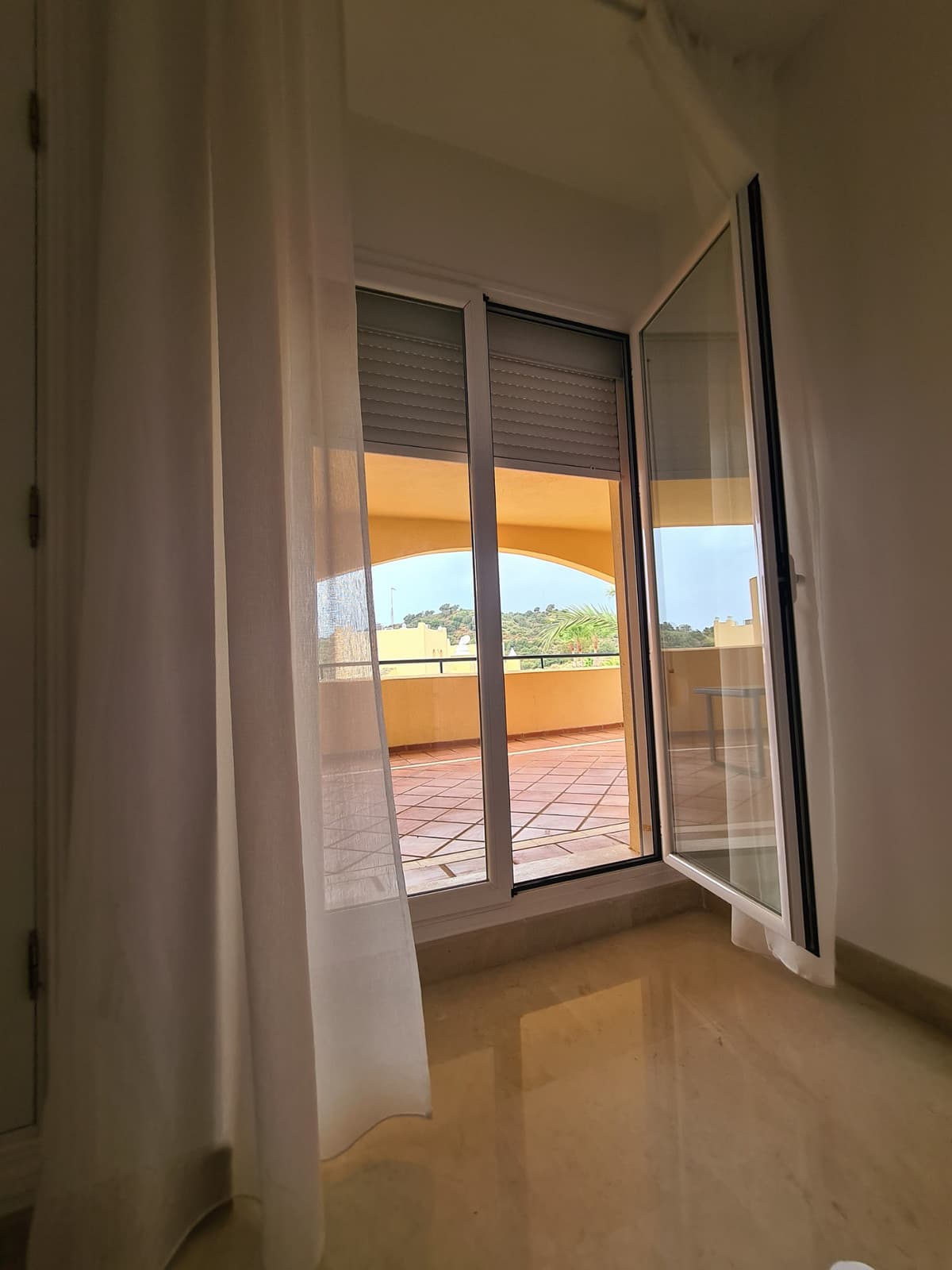Middle Floor Apartment in Elviria — photo 8 of 10