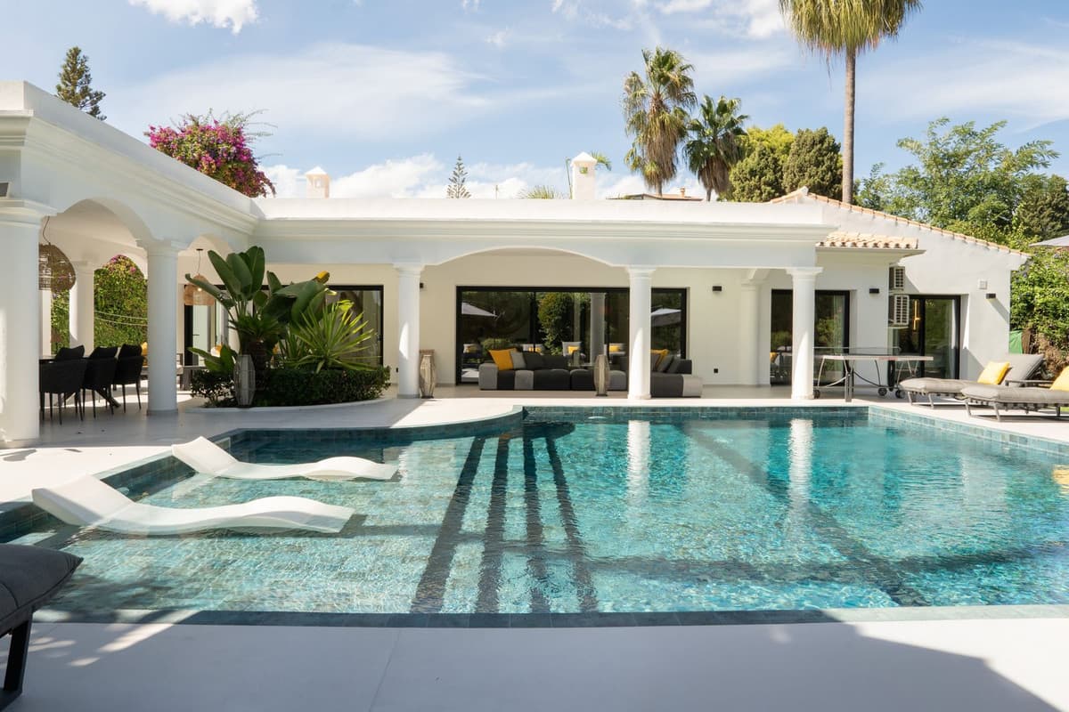 Detached Villa in El Paraiso — photo 1 of 10
