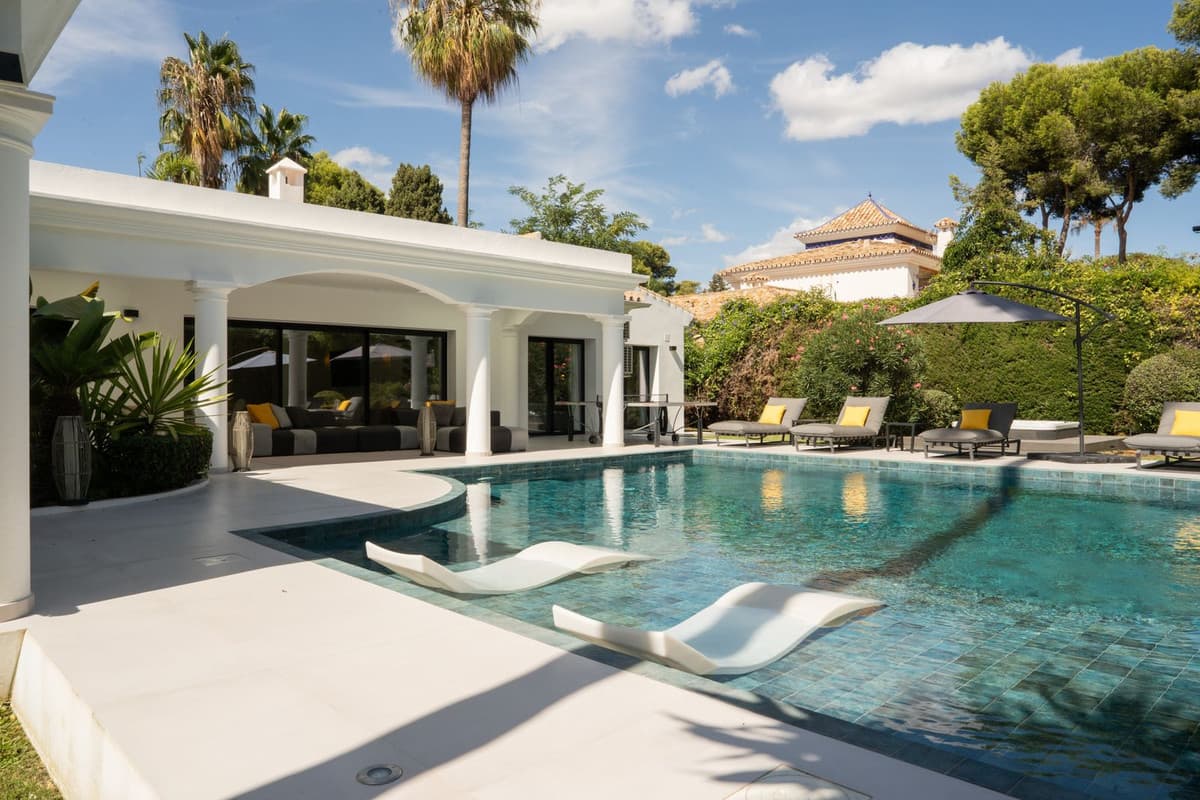 Detached Villa in El Paraiso — photo 2 of 10
