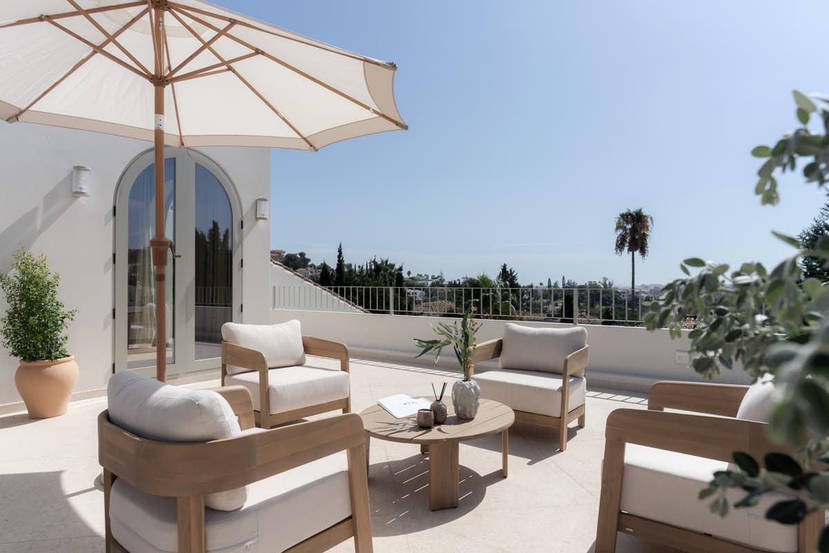 Detached Villa in Nueva Andalucía — photo 1 of 10