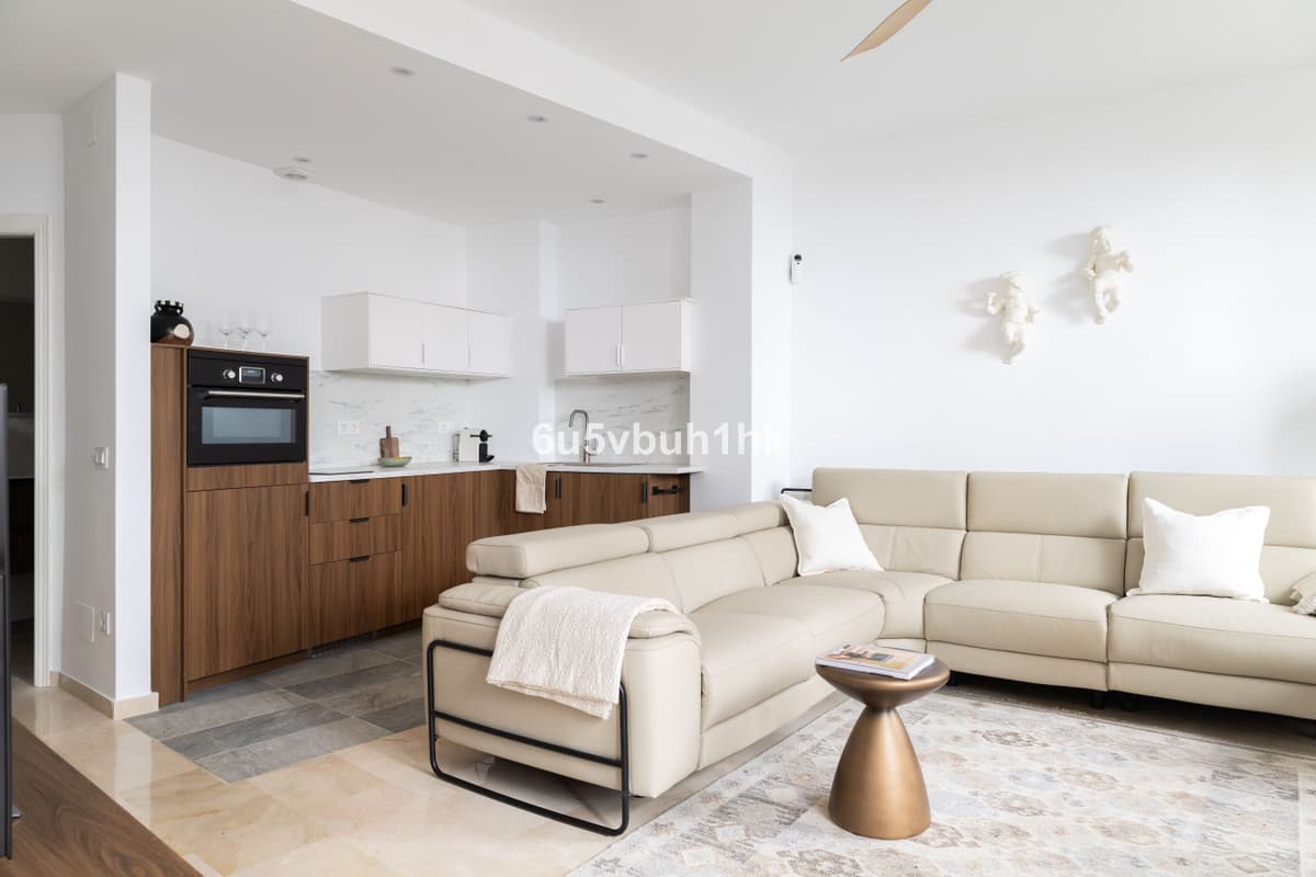 Middle Floor Apartment in Málaga — photo 5 of 10