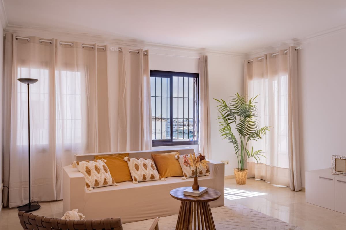 Middle Floor Apartment in Puerto Banús — photo 3 of 10