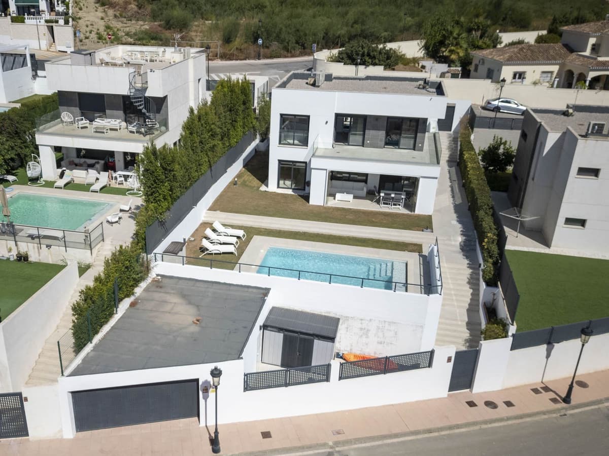 Detached Villa in La Duquesa — photo 2 of 10