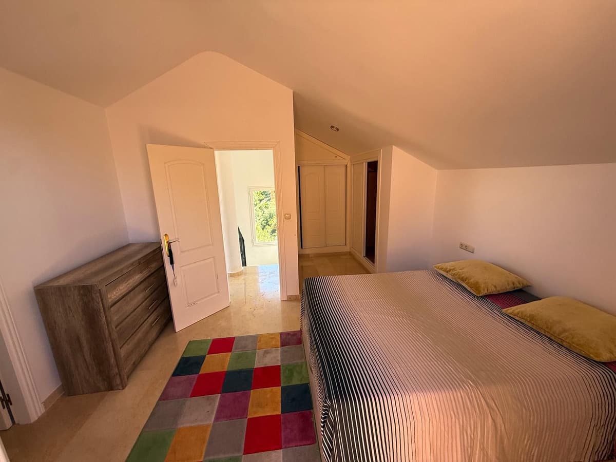 Penthouse Duplex in Elviria — photo 9 of 10