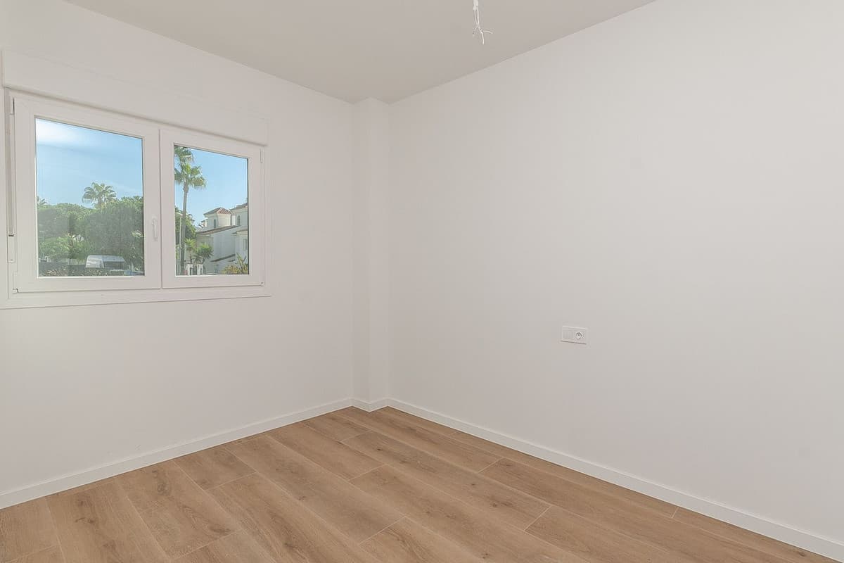 Middle Floor Apartment in El Chaparral — photo 7 of 10