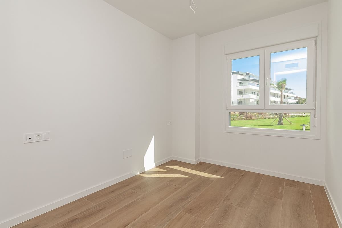 Middle Floor Apartment in El Chaparral — photo 9 of 10
