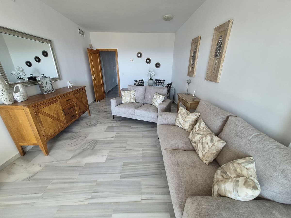 Middle Floor Apartment in Miraflores — photo 4 of 10