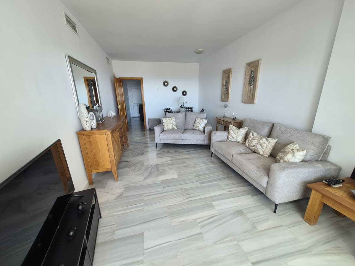 Middle Floor Apartment in Miraflores — photo 6 of 10
