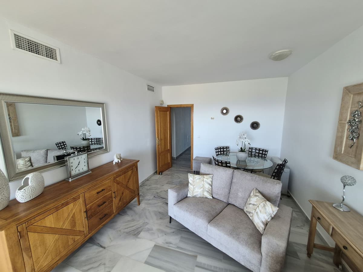 Middle Floor Apartment in Miraflores — photo 7 of 10