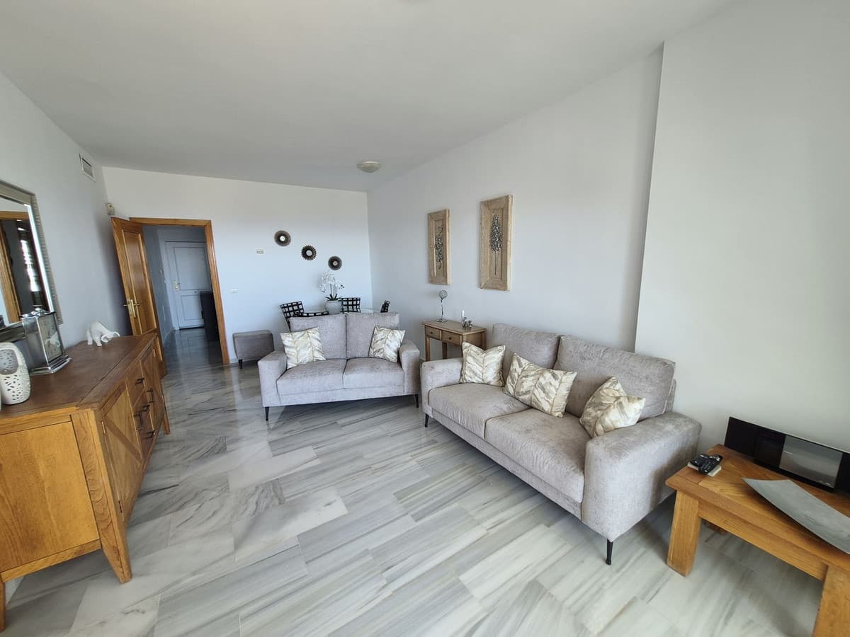 Middle Floor Apartment in Miraflores — photo 9 of 10