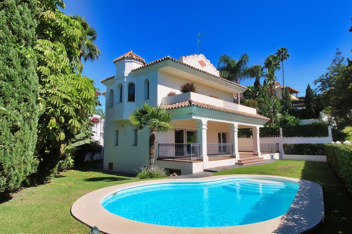 Detached Villa in Guadalmina Alta — photo 2 of 10