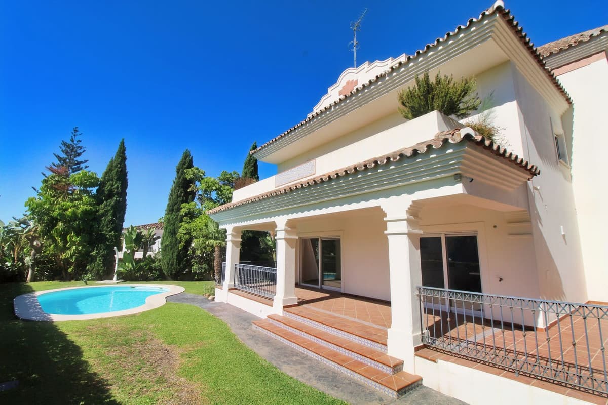 Detached Villa in Guadalmina Alta — photo 3 of 10