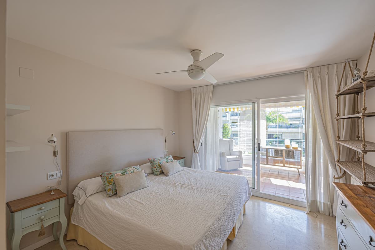 Middle Floor Apartment in Guadalmina Alta — photo 3 of 10