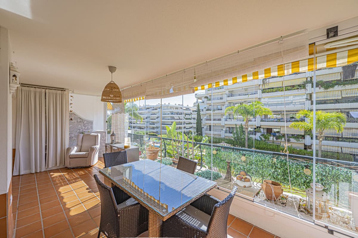 Middle Floor Apartment in Guadalmina Alta — photo 7 of 10