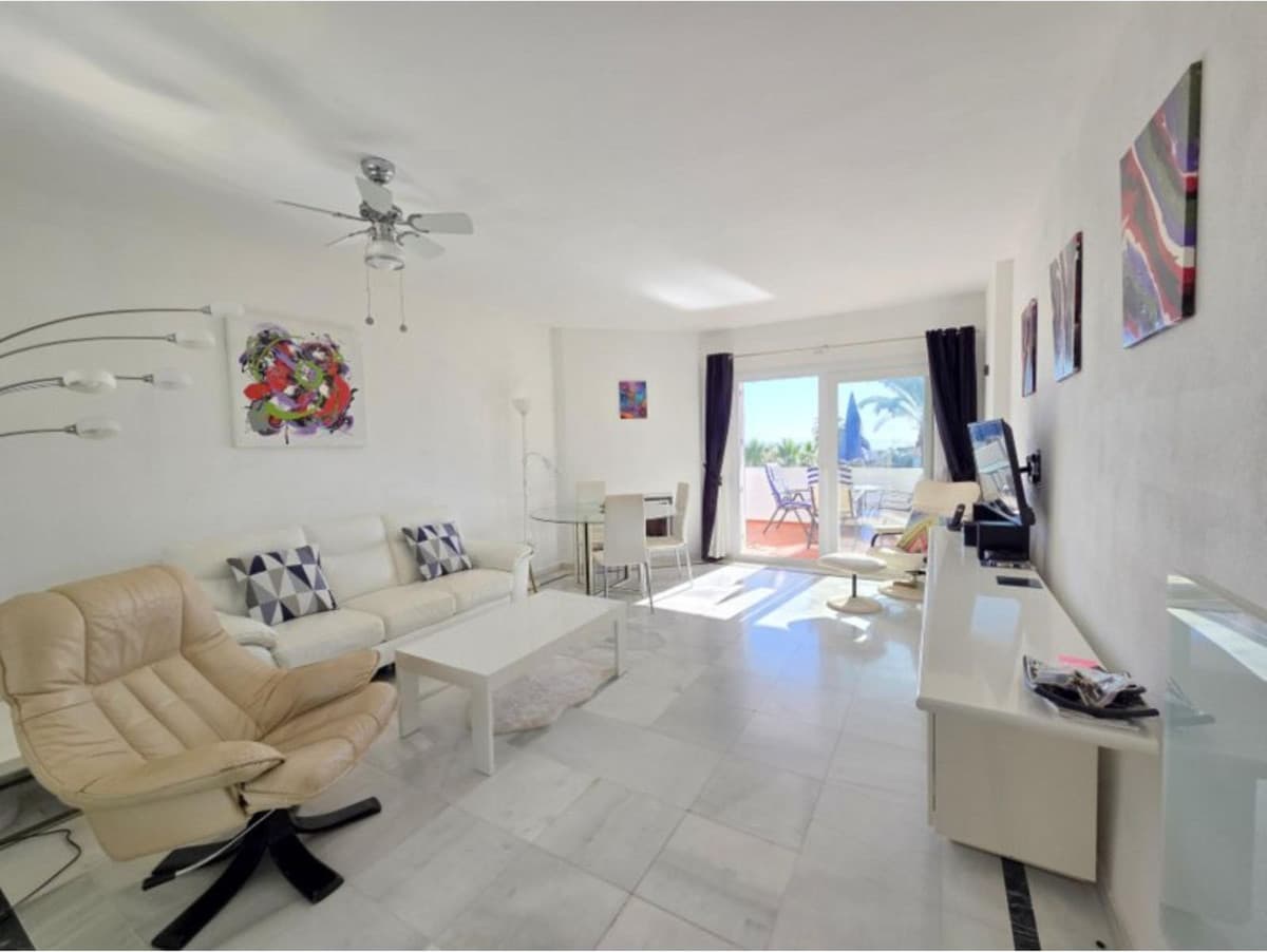 Middle Floor Apartment in La Duquesa — photo 2 of 10