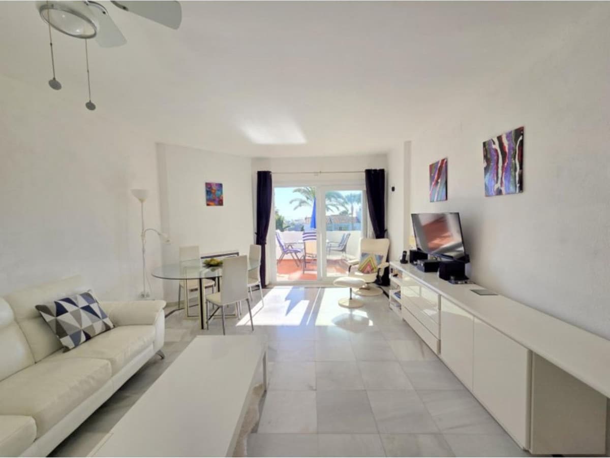 Middle Floor Apartment in La Duquesa — photo 3 of 10