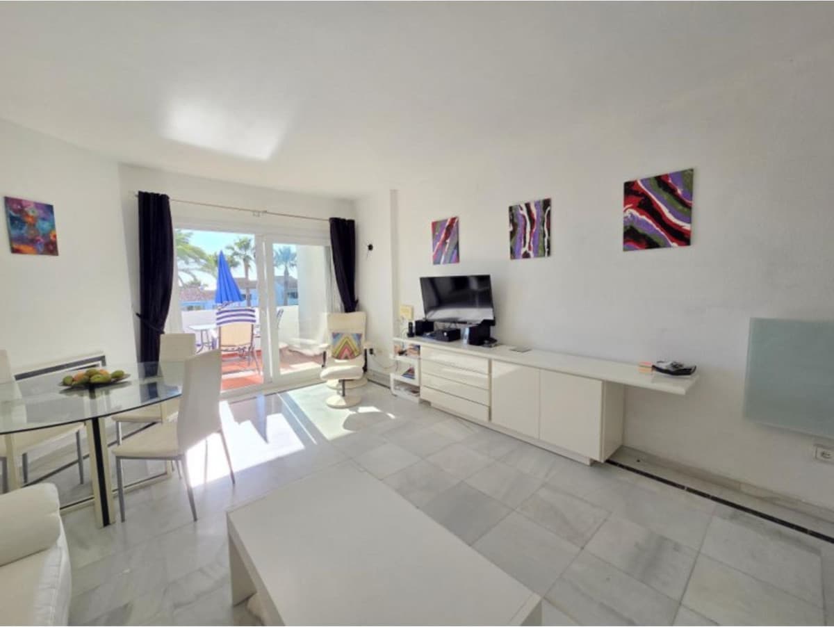 Middle Floor Apartment in La Duquesa — photo 4 of 10