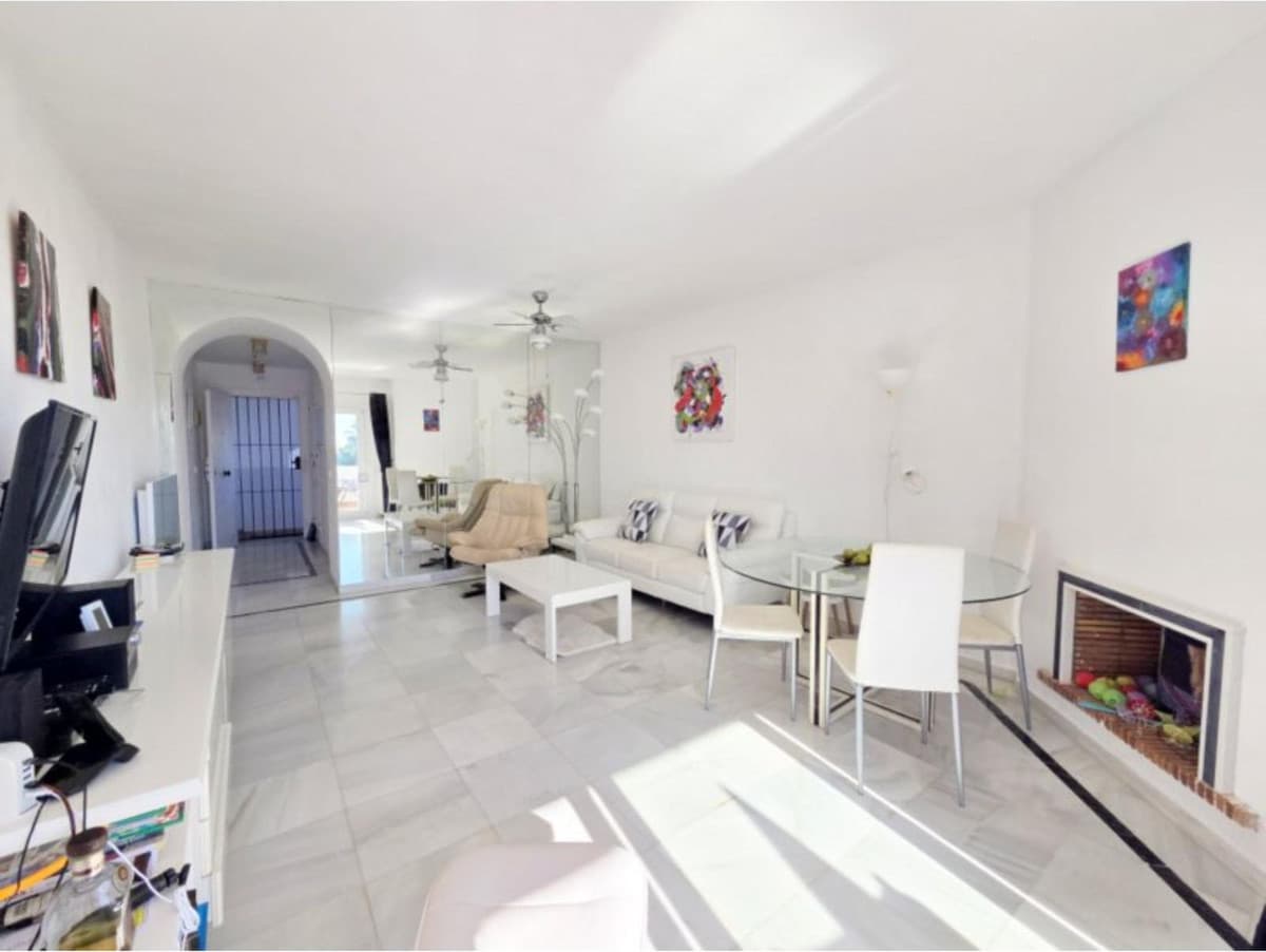 Middle Floor Apartment in La Duquesa — photo 5 of 10