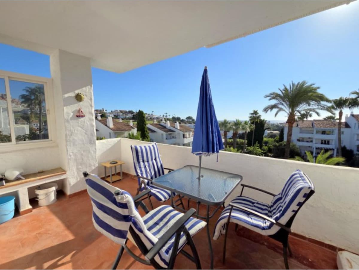 Middle Floor Apartment in La Duquesa — photo 6 of 10