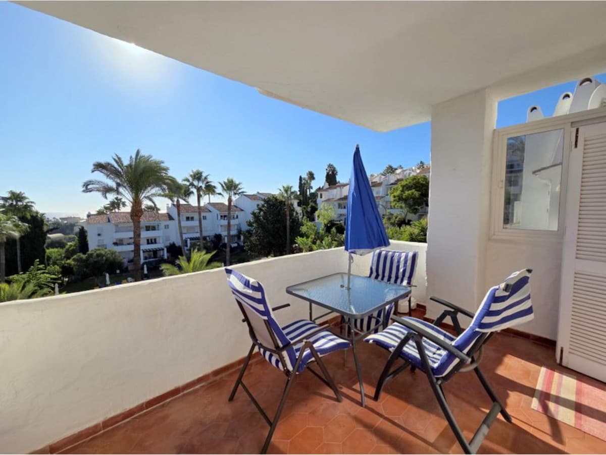 Middle Floor Apartment in La Duquesa — photo 7 of 10
