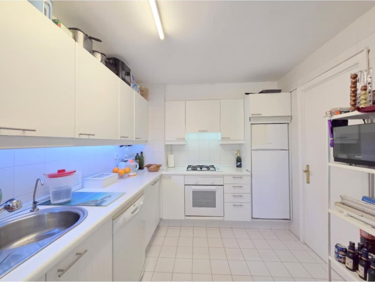 Middle Floor Apartment in La Duquesa — photo 9 of 10