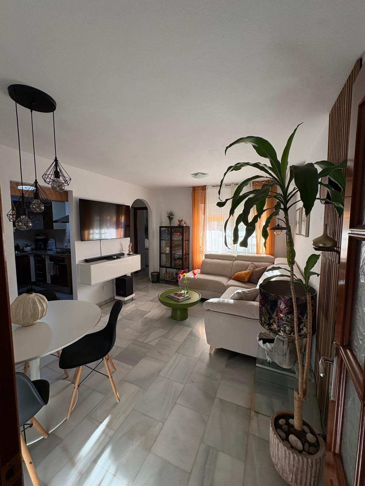 Middle Floor Apartment in Málaga Centro — photo 2 of 10